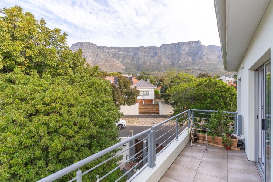 6 Bedroom Property for Sale in Vredehoek Western Cape